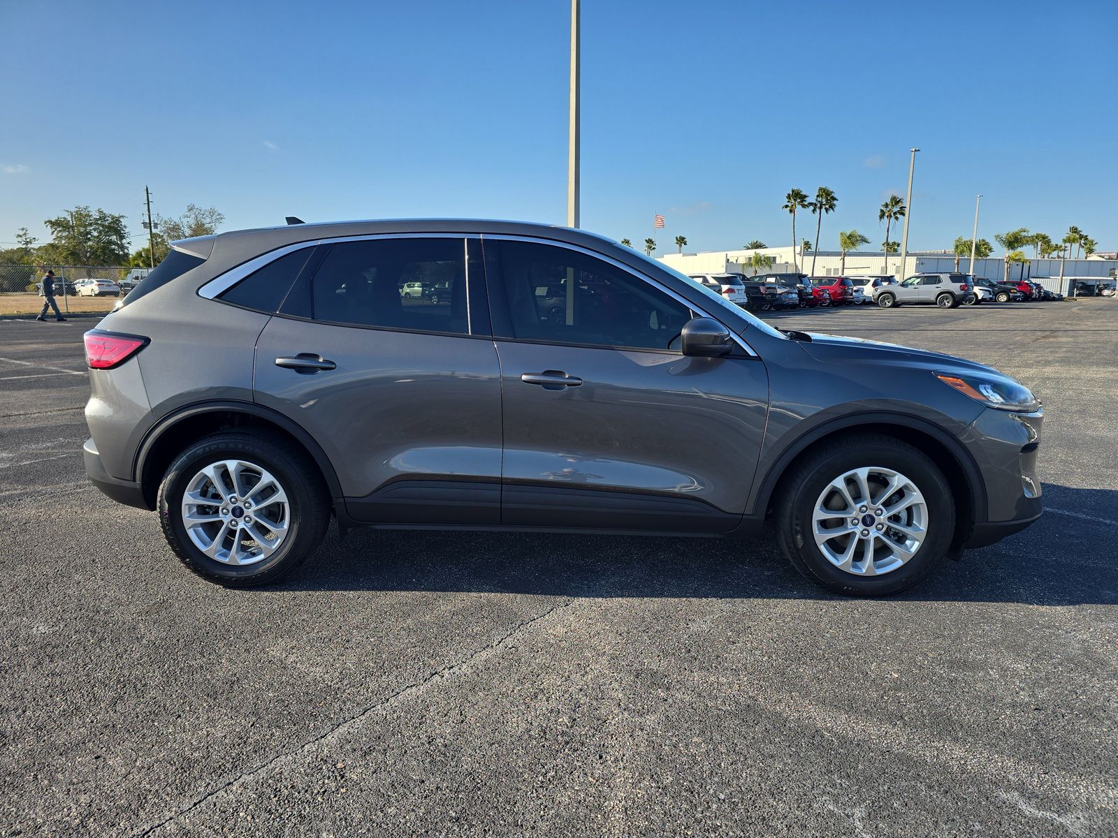 2021 Ford Escape Hybrid SE Image 3 of 28