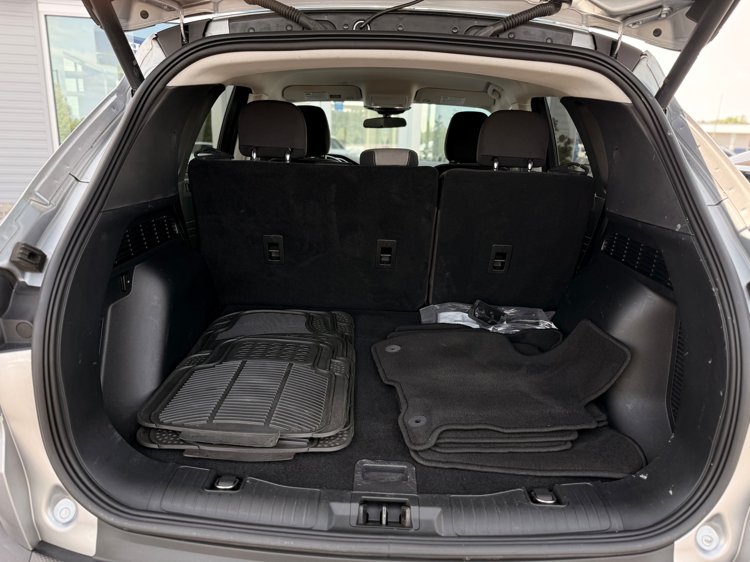 Vehicle image 33 of 35