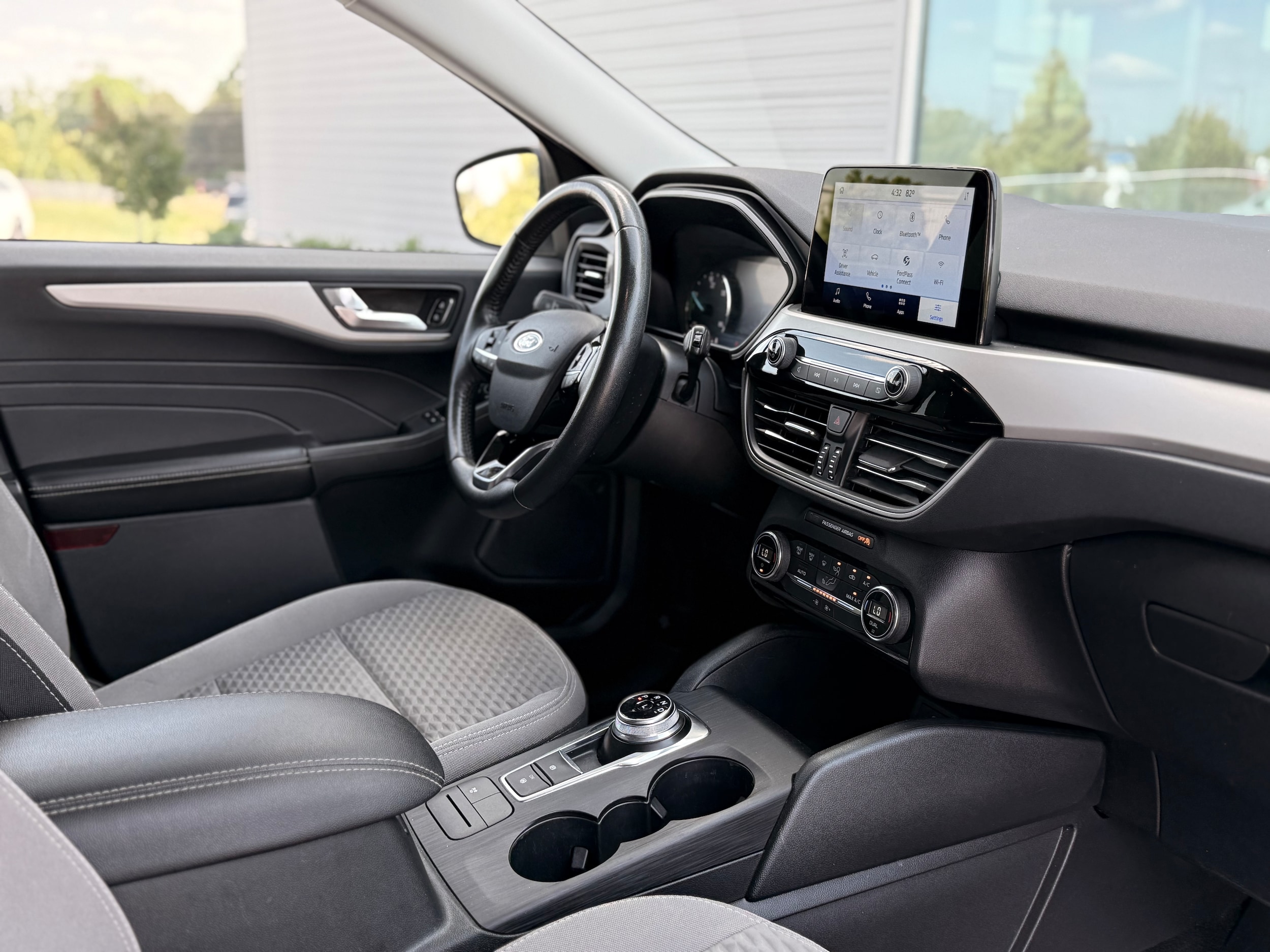 Vehicle image 20 of 35