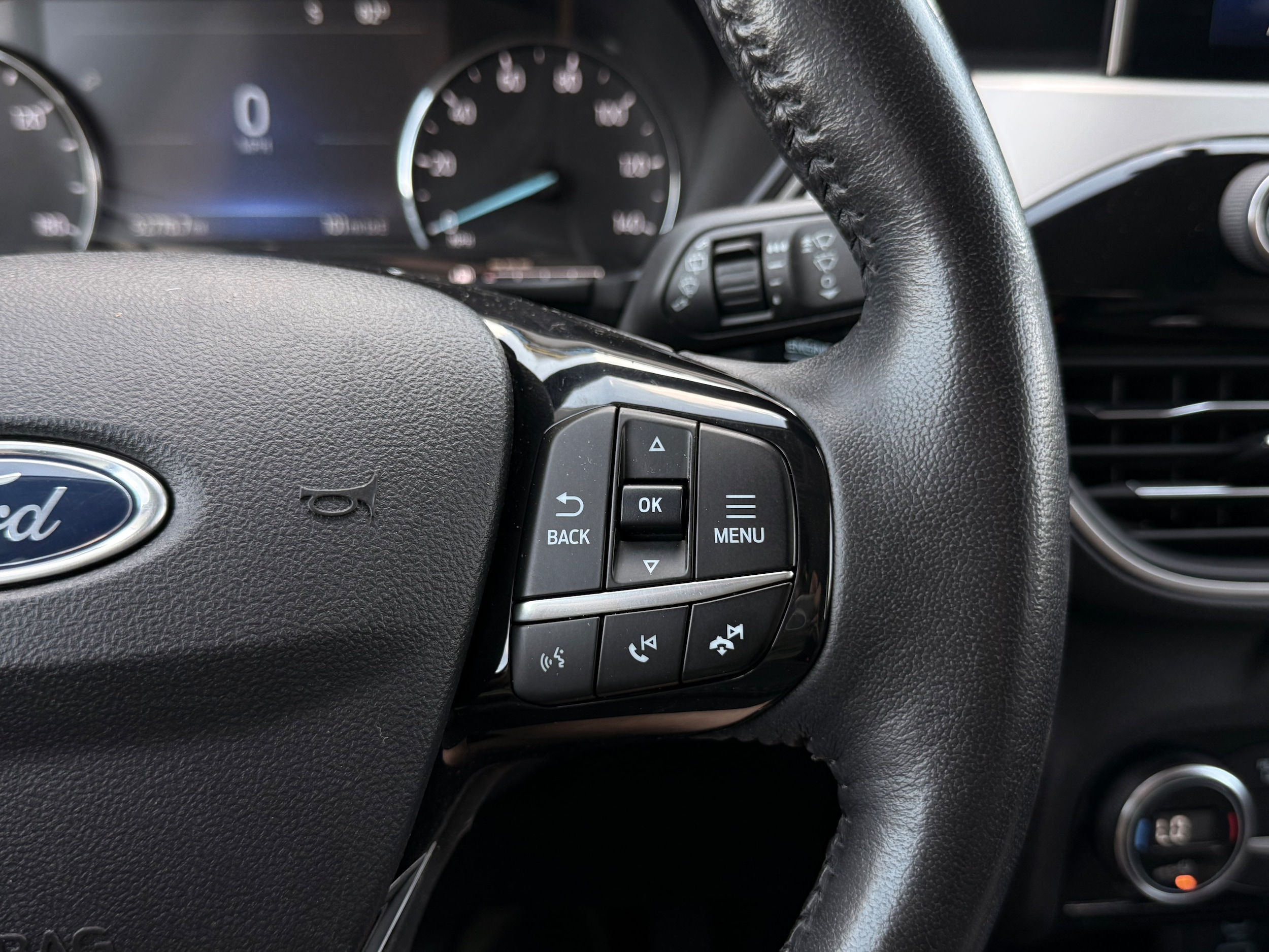 Vehicle image 32 of 35