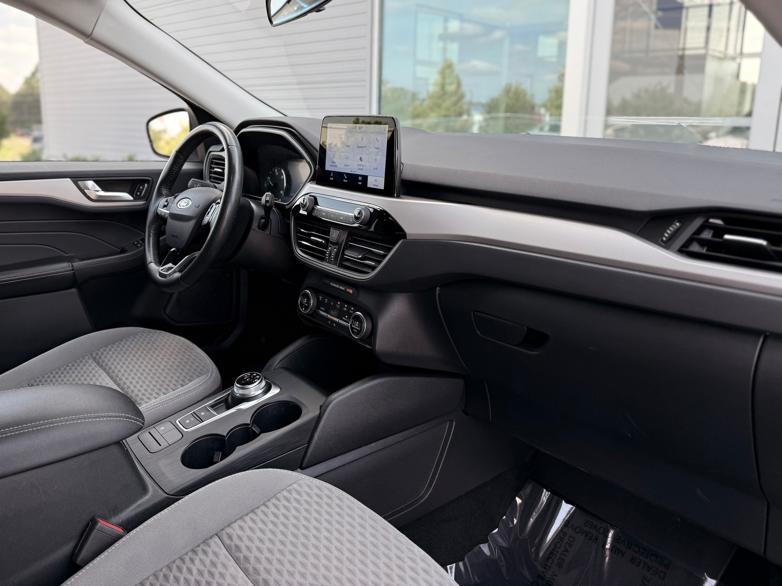 Vehicle image 21 of 35