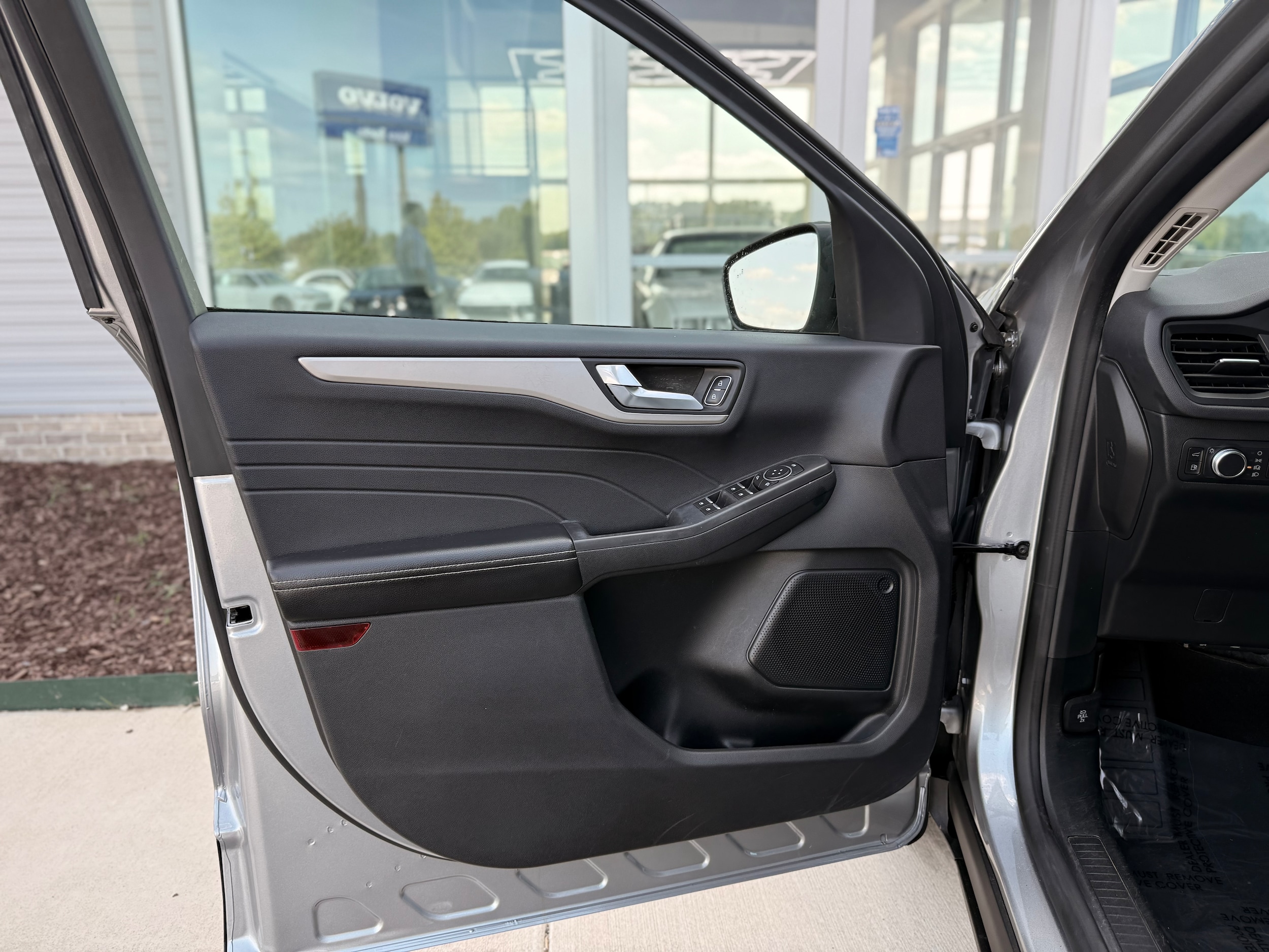 Vehicle image 12 of 35