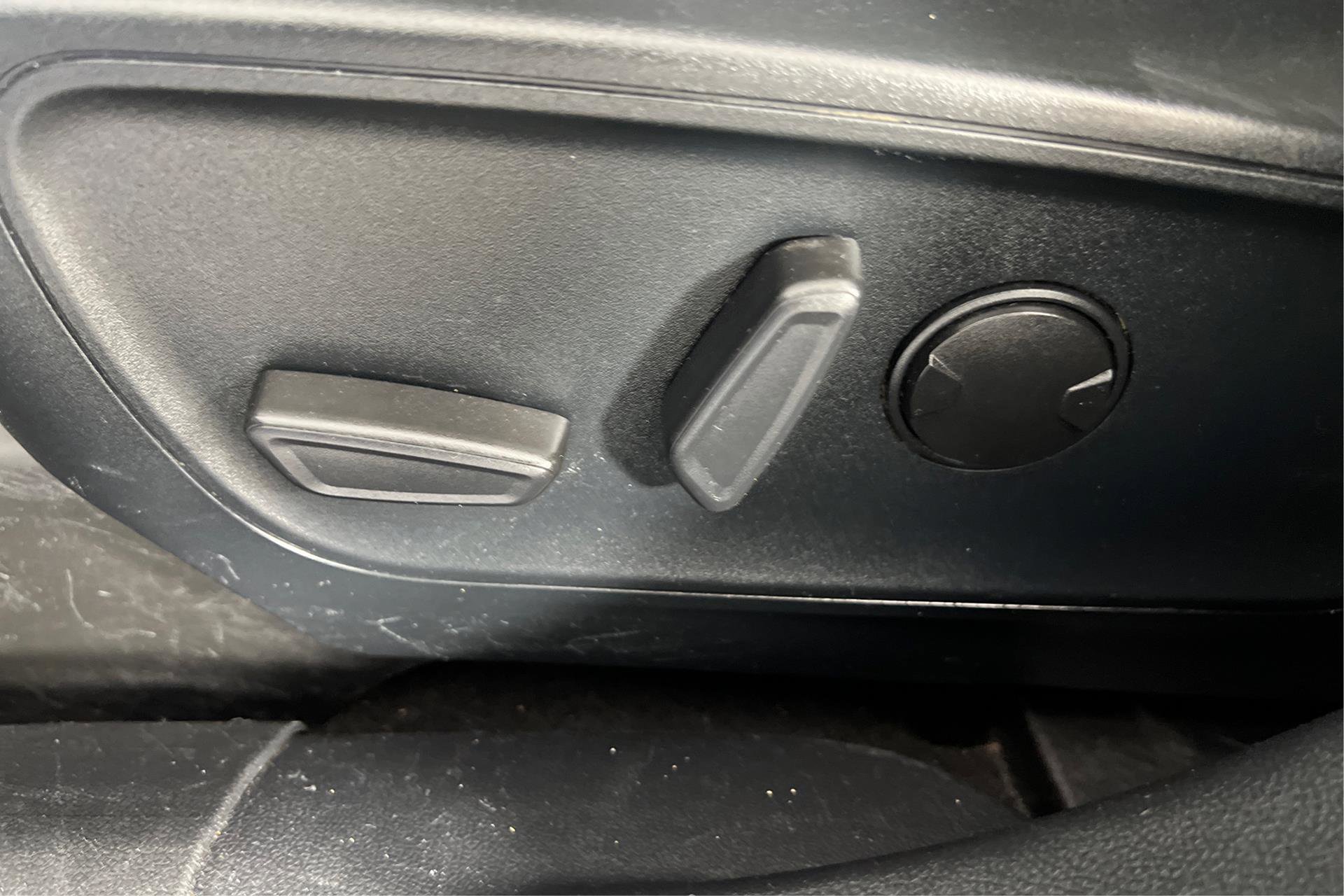 Vehicle image 15 of 29