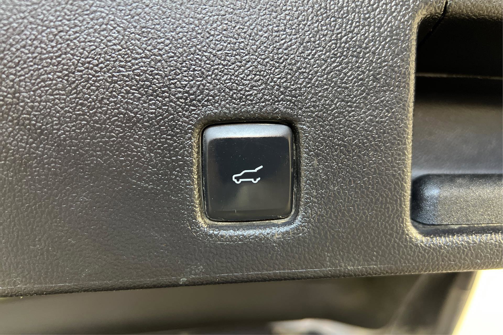Vehicle image 21 of 29