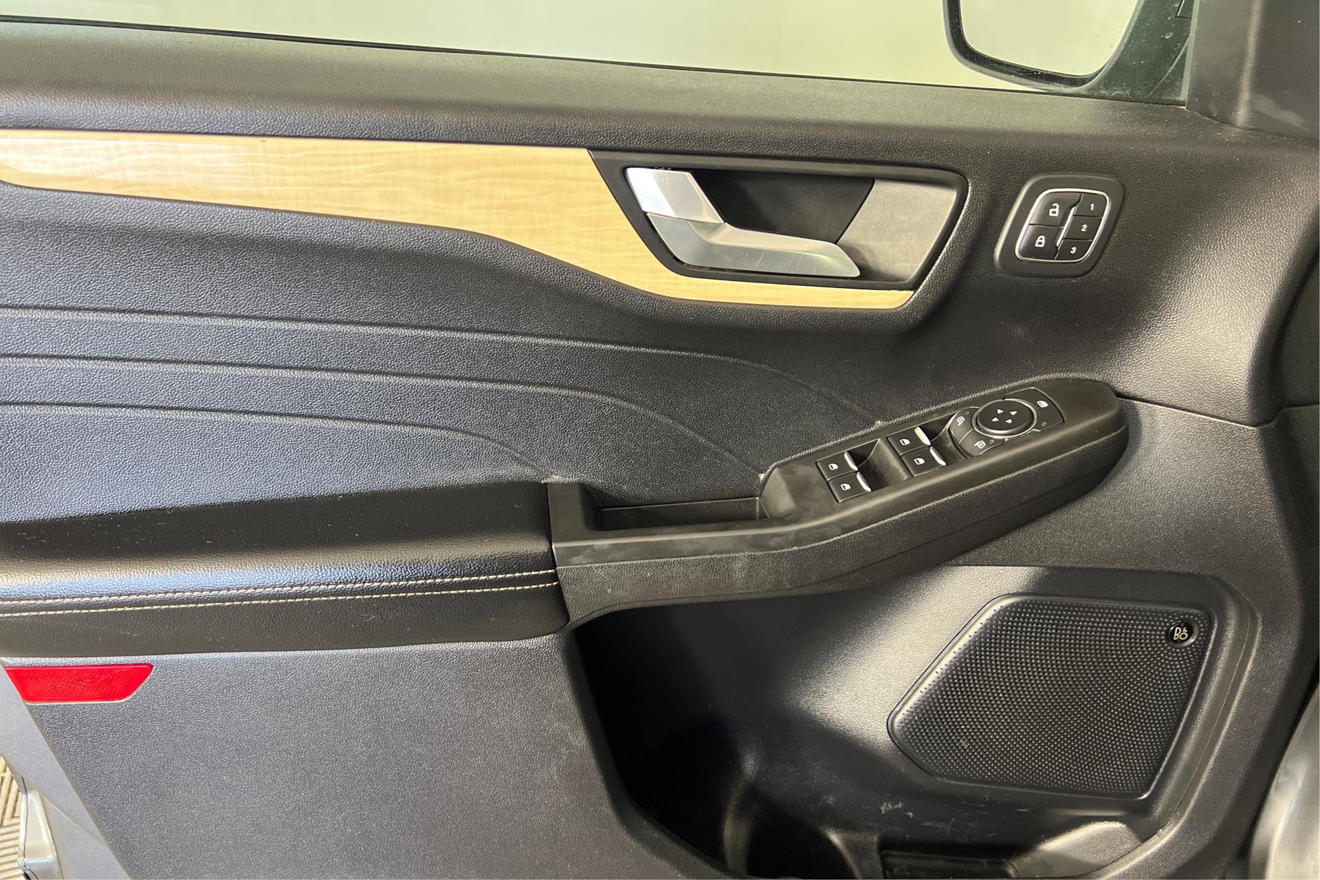 Vehicle image 16 of 29
