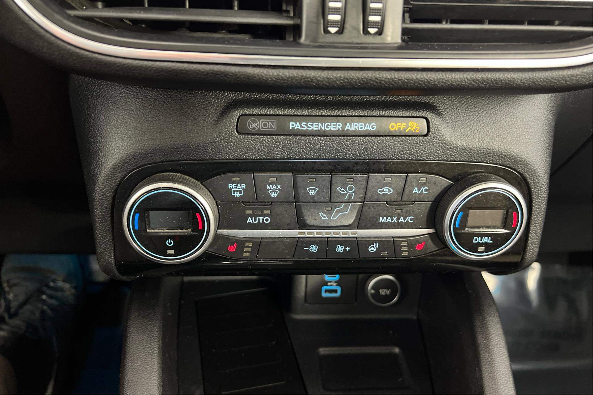 Vehicle image 25 of 29