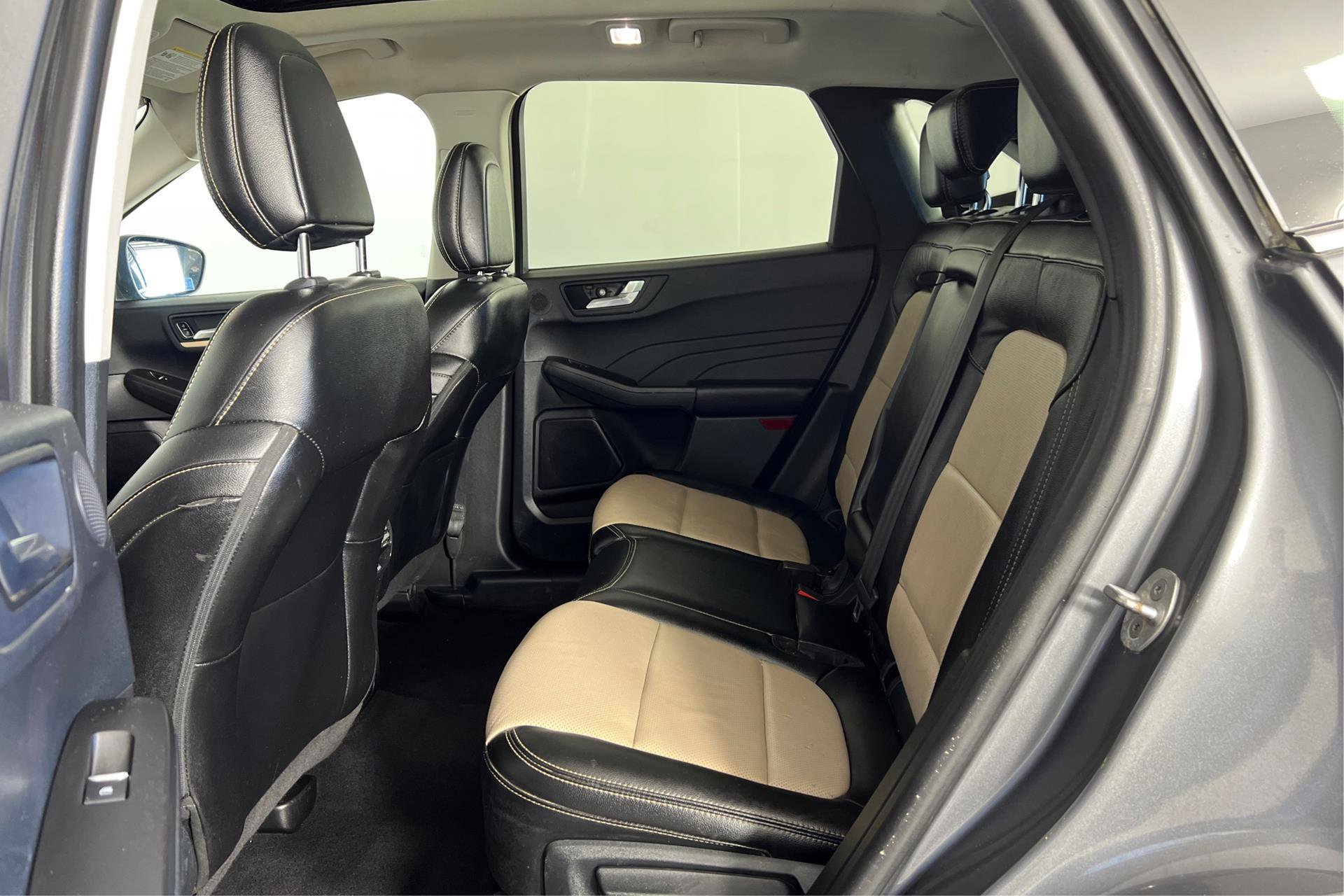 Vehicle image 8 of 29