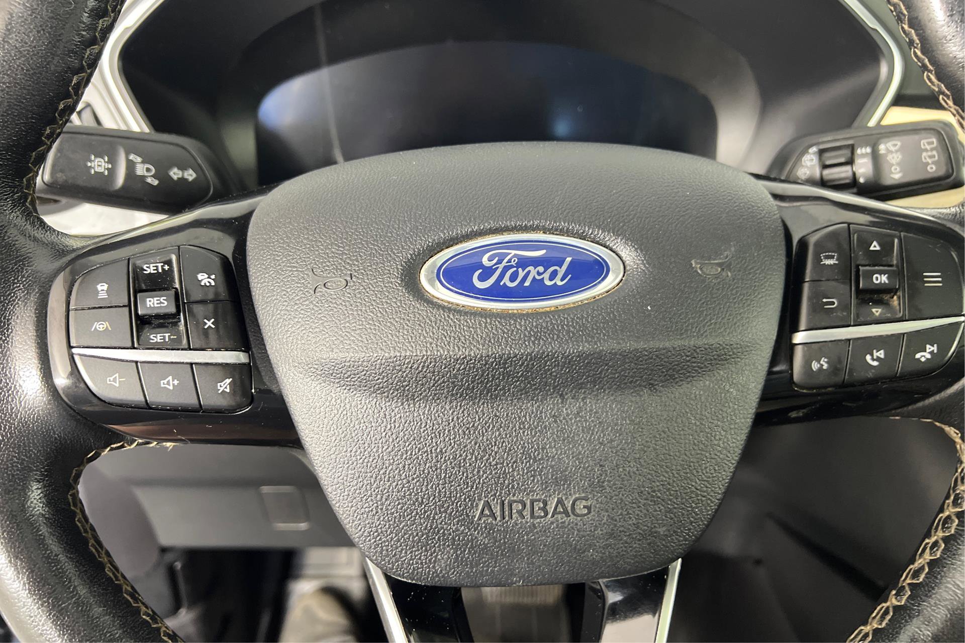 Vehicle image 14 of 29