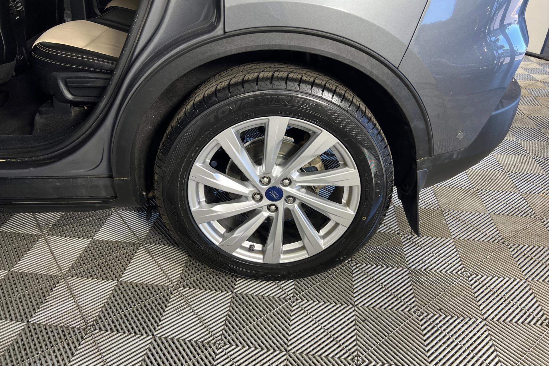 Vehicle image 20 of 29