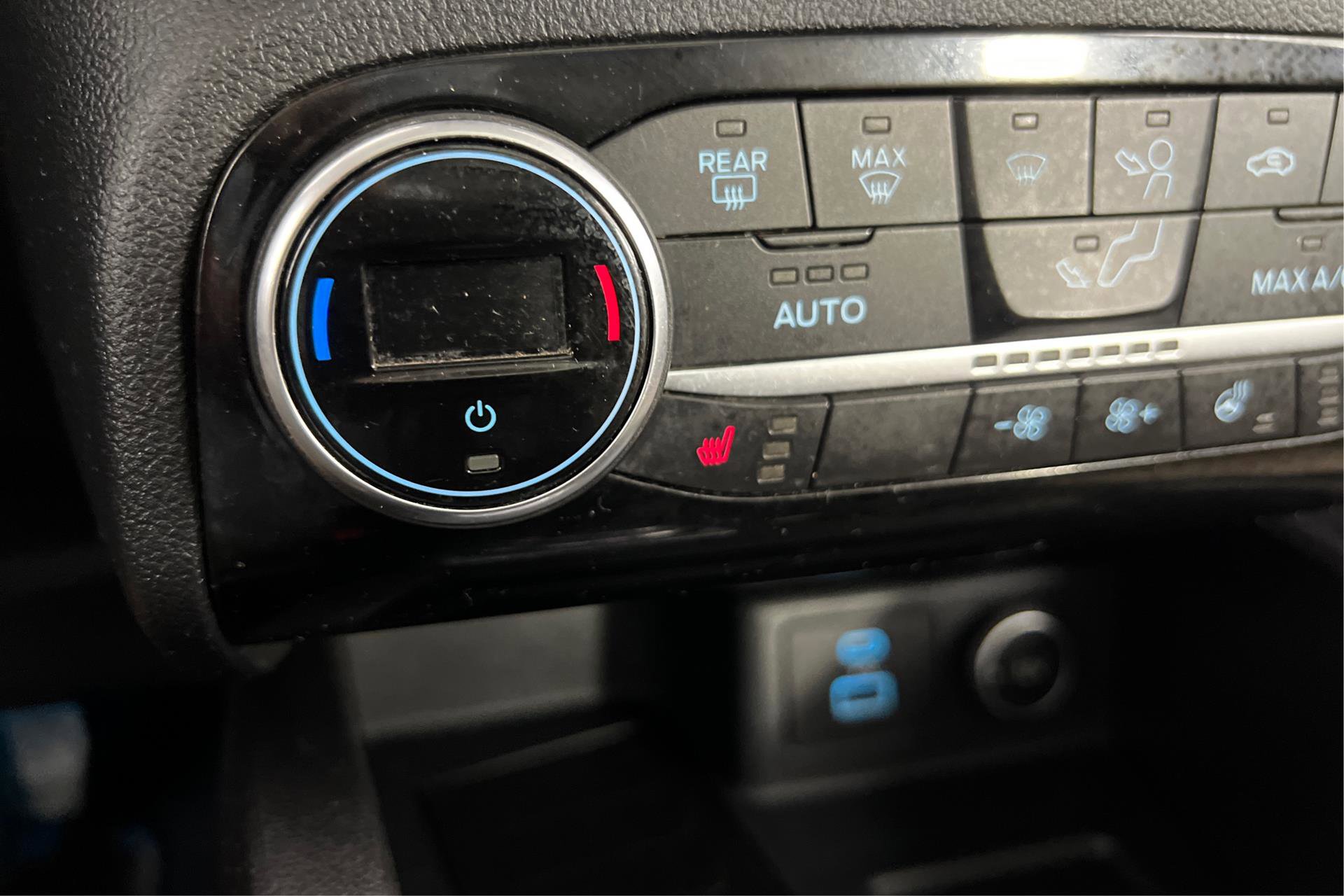 Vehicle image 27 of 29