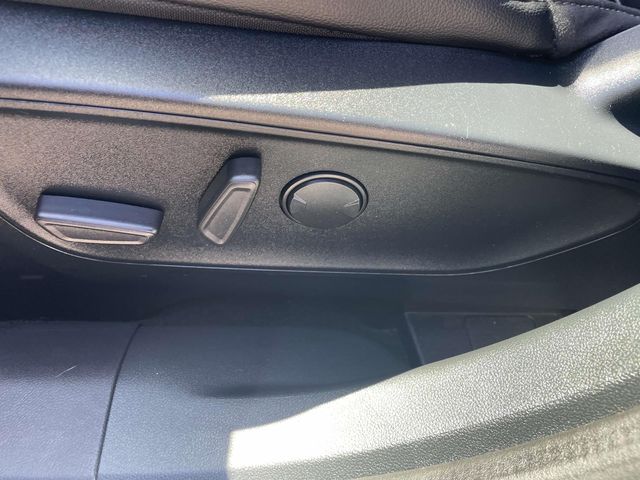 Vehicle image 23 of 37
