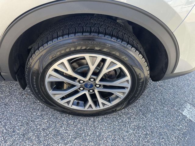 Vehicle image 17 of 37
