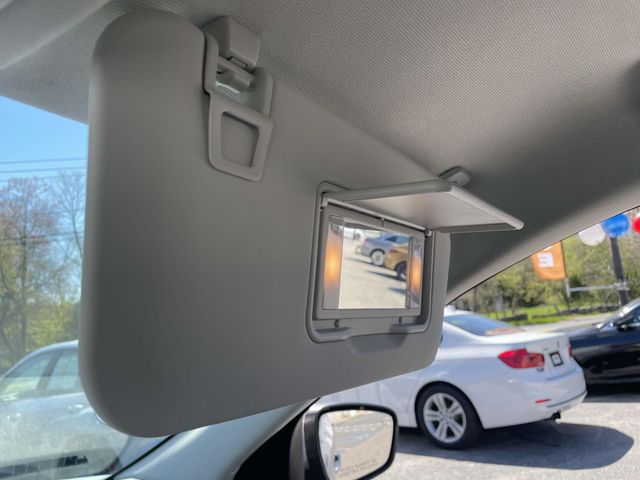 Vehicle image 31 of 37