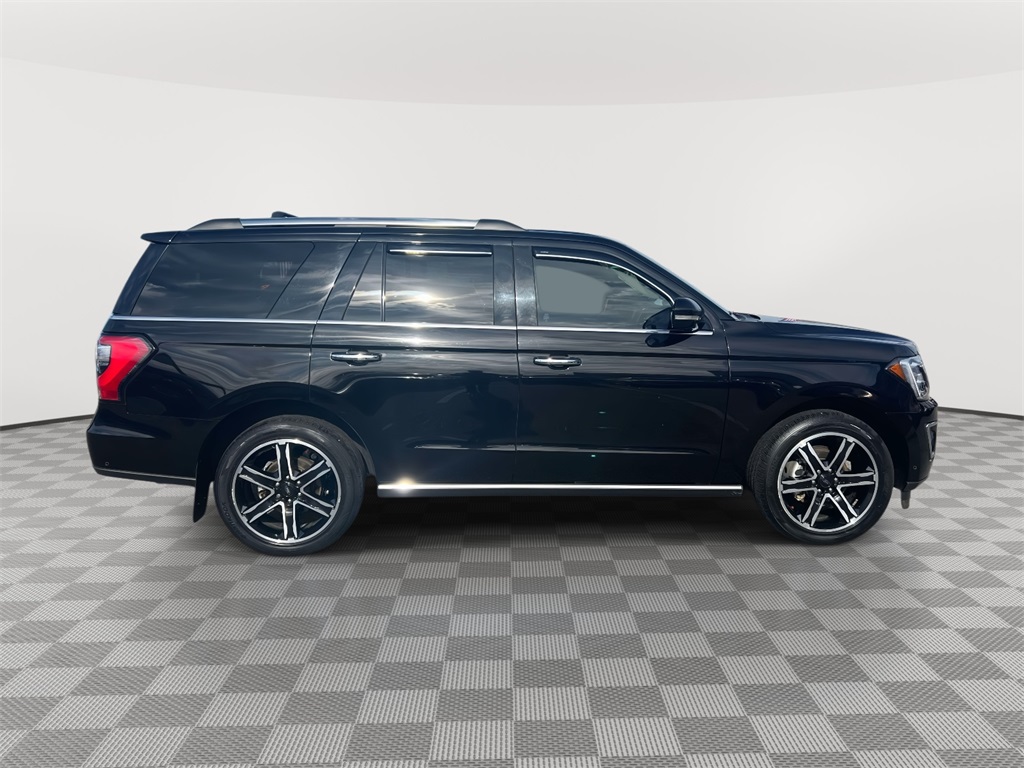 2021 Ford Expedition Limited Image 4 of 36