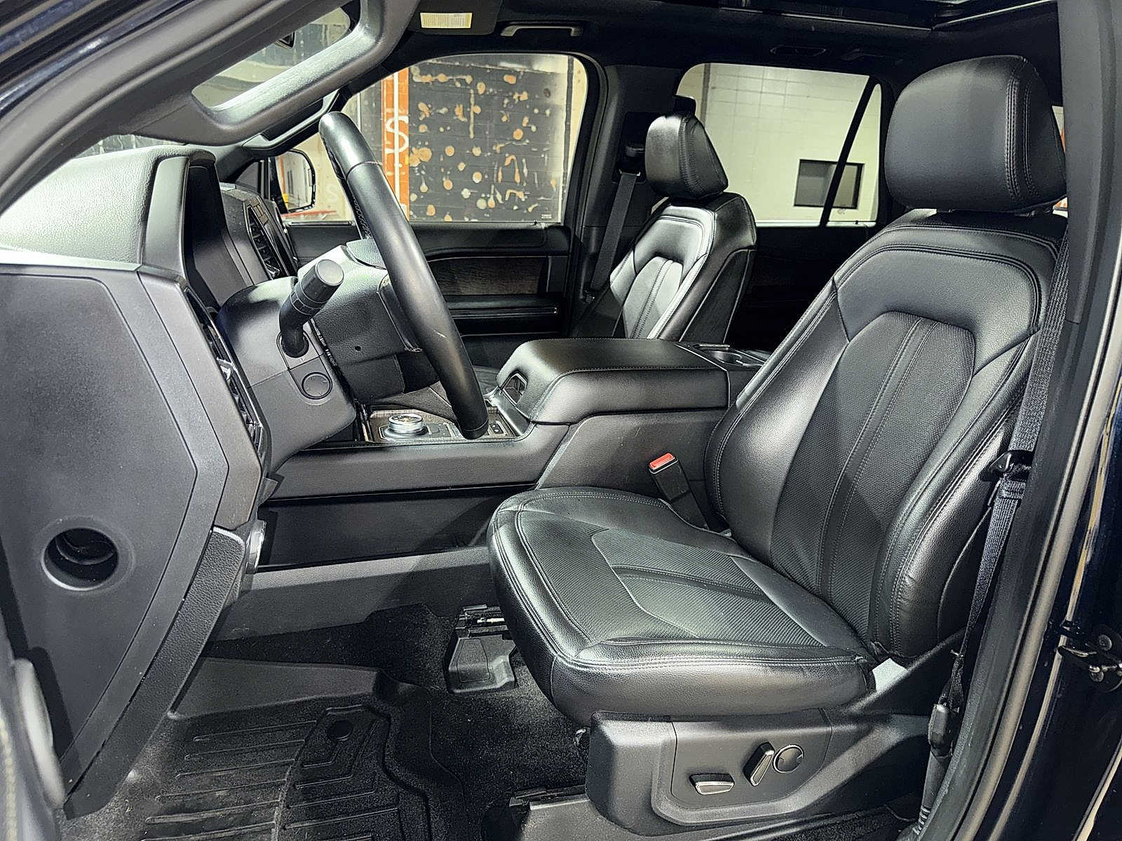 2021 Ford Expedition Limited Image 14 of 37