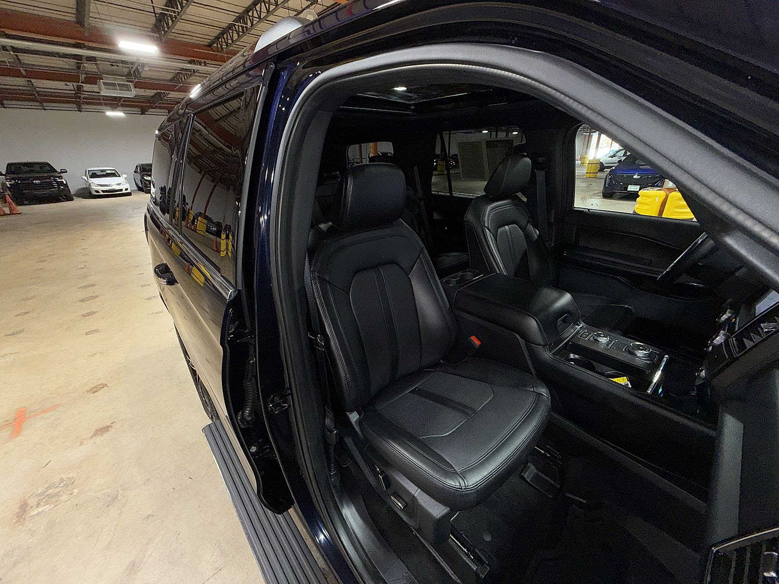 2021 Ford Expedition Limited Image 17 of 37