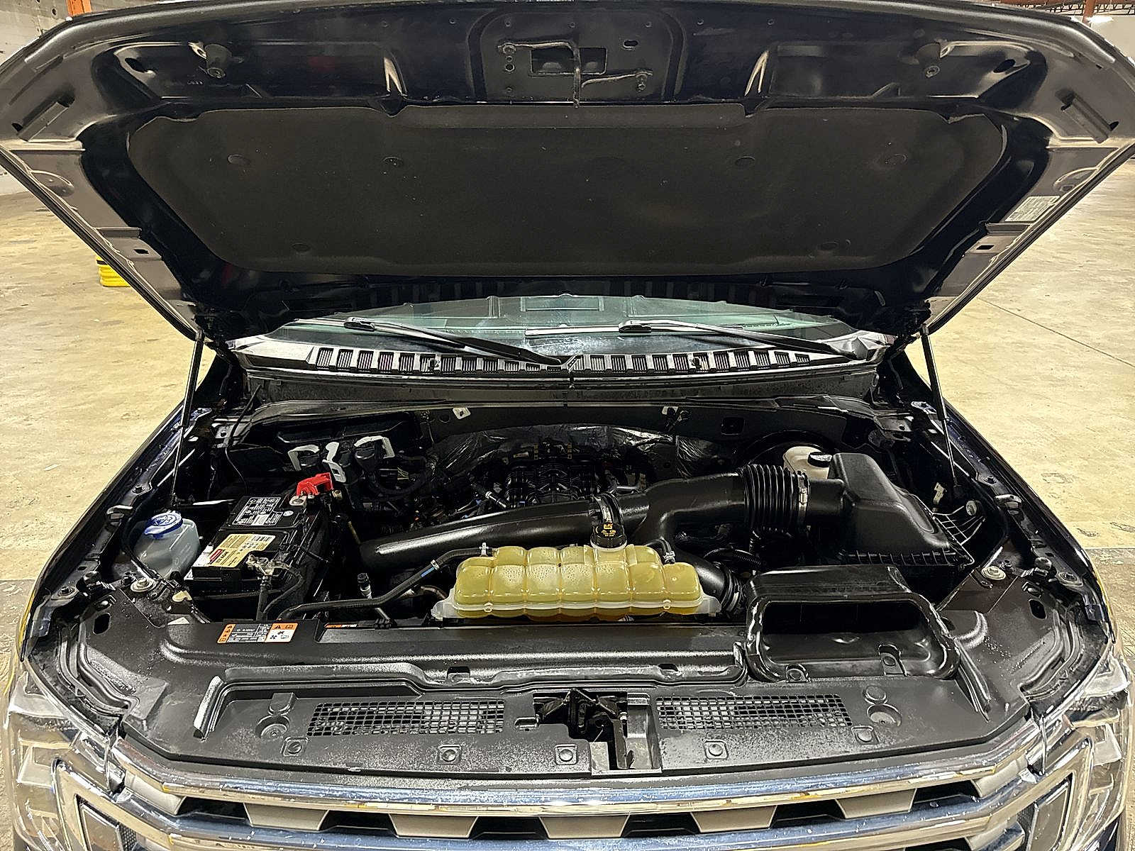 2021 Ford Expedition Limited Image 10 of 37