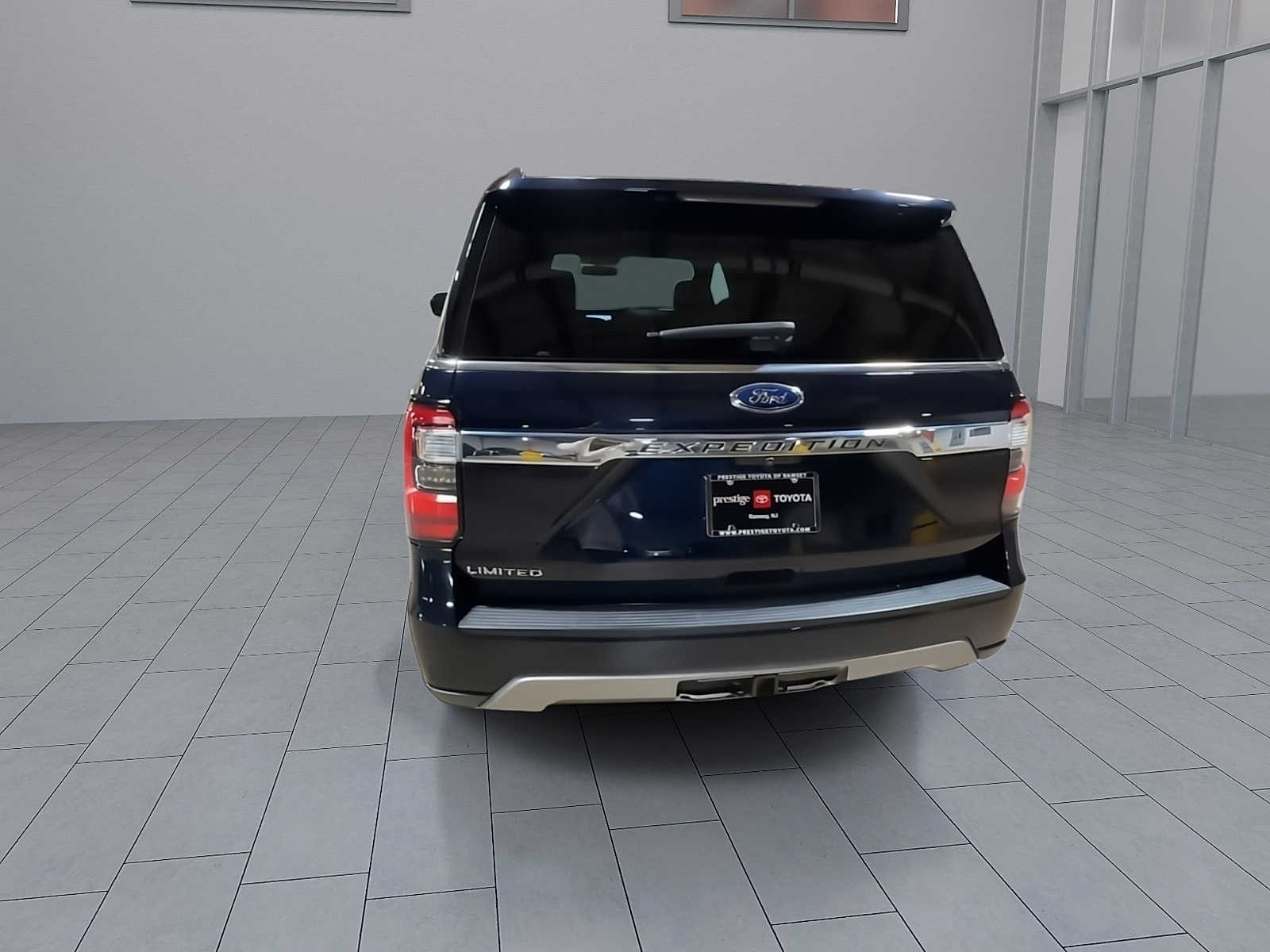 2021 Ford Expedition Limited Image 7 of 37