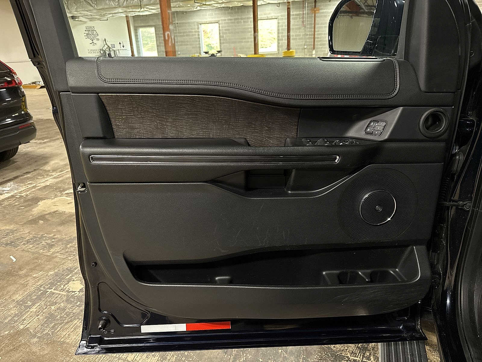 2021 Ford Expedition Limited Image 34 of 37