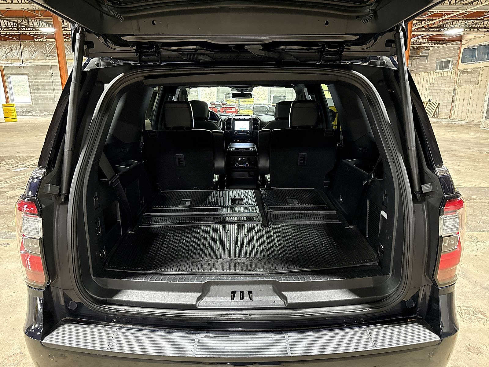 2021 Ford Expedition Limited Image 12 of 37