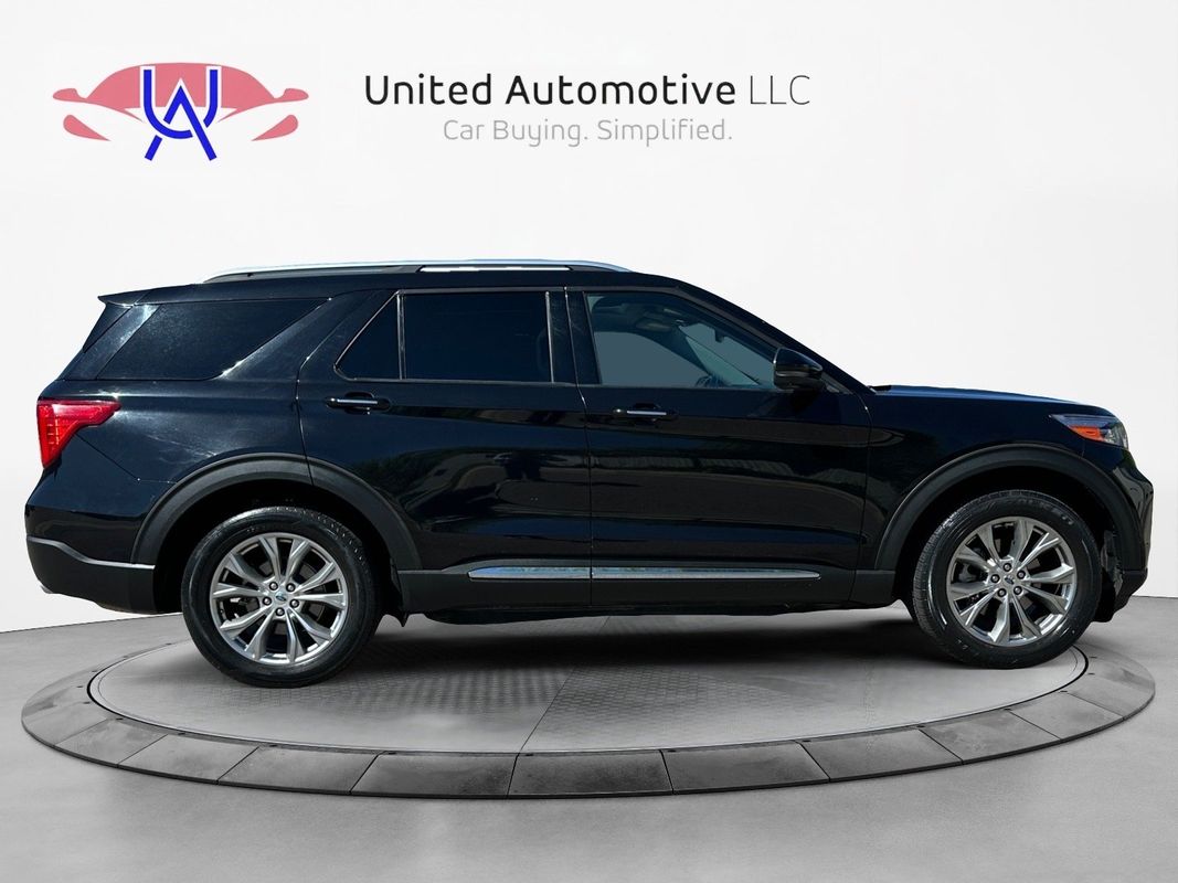 Vehicle image 4 of 44