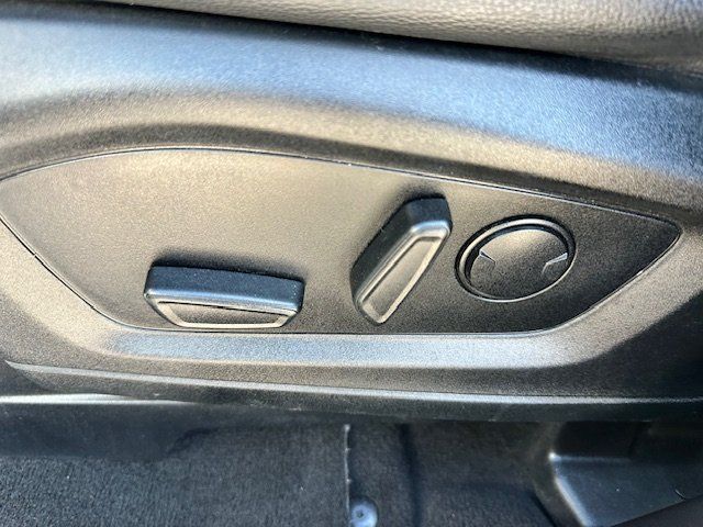 Vehicle image 31 of 44