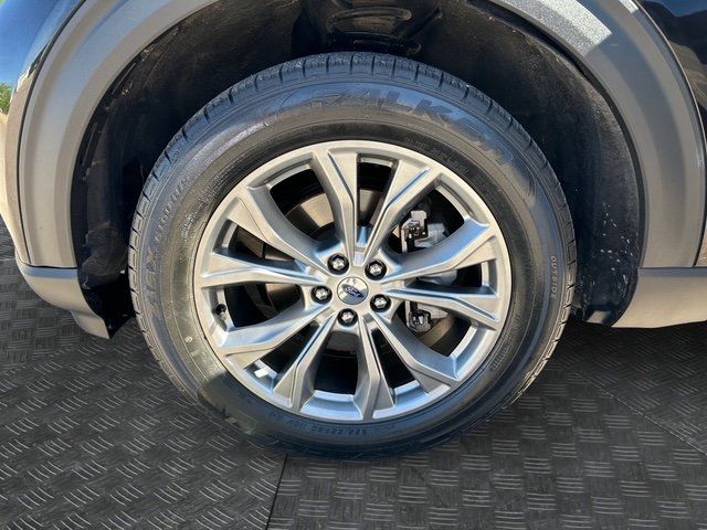 Vehicle image 40 of 44