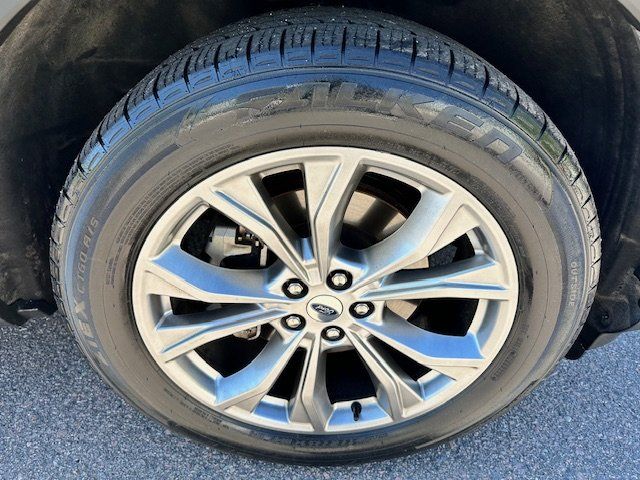 Vehicle image 43 of 44
