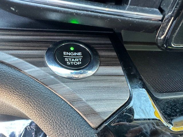 Vehicle image 28 of 44