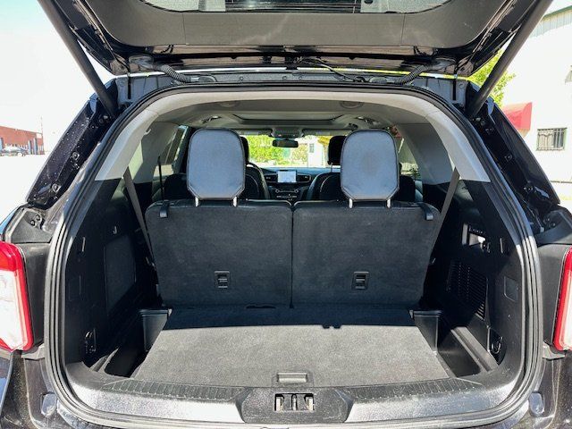 Vehicle image 37 of 44