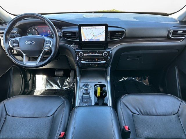 Vehicle image 11 of 44