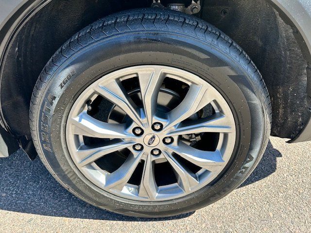 Vehicle image 41 of 44