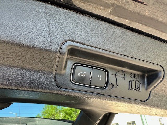 Vehicle image 36 of 44