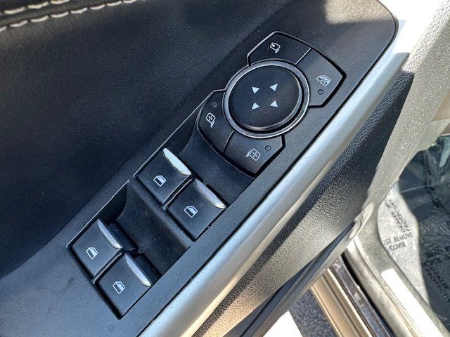 Vehicle image 29 of 44