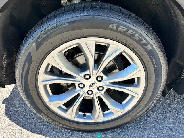 Vehicle image 42 of 44