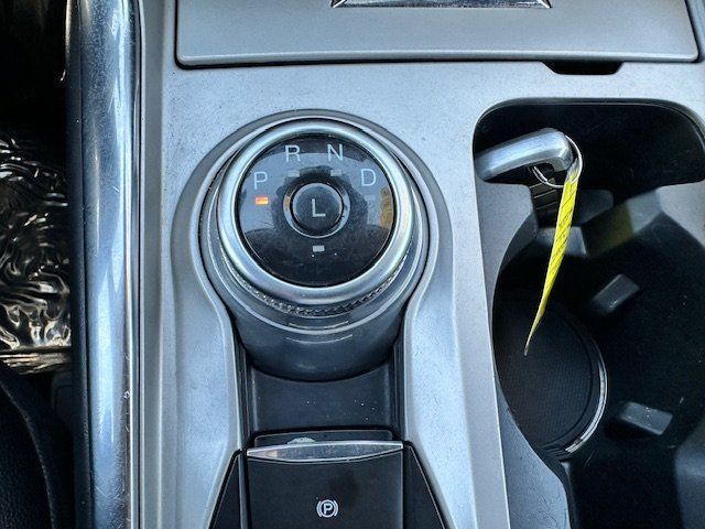 Vehicle image 23 of 44