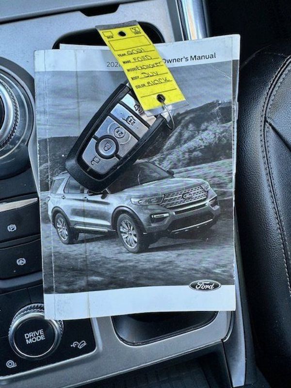 Vehicle image 27 of 44