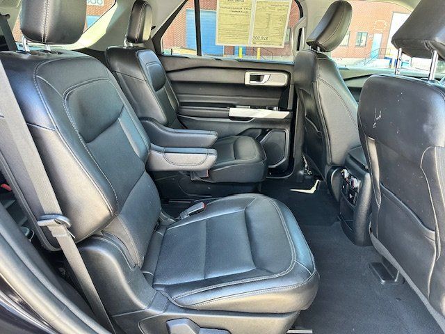 Vehicle image 13 of 44