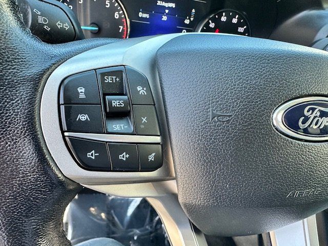 Vehicle image 16 of 44