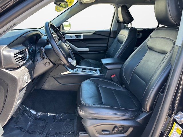 Vehicle image 9 of 44