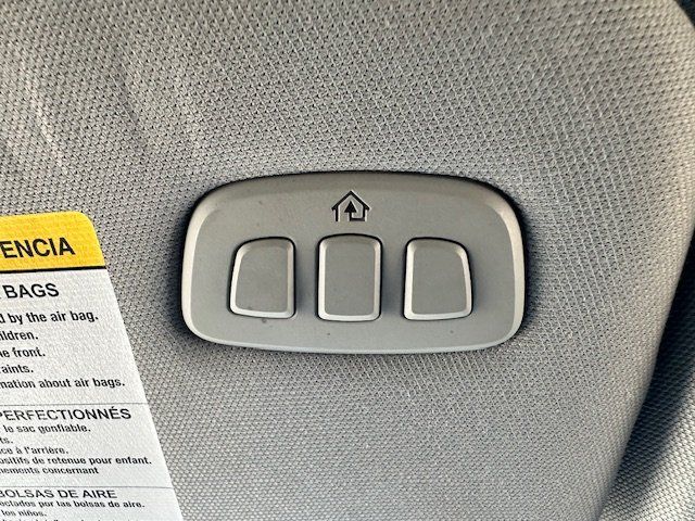 Vehicle image 32 of 44