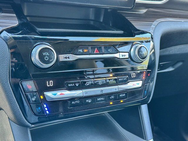 Vehicle image 22 of 44