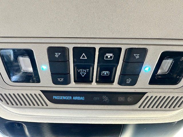 Vehicle image 33 of 44
