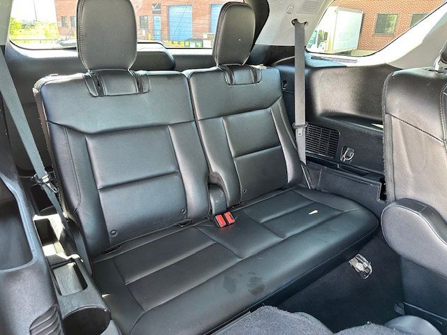 Vehicle image 14 of 44