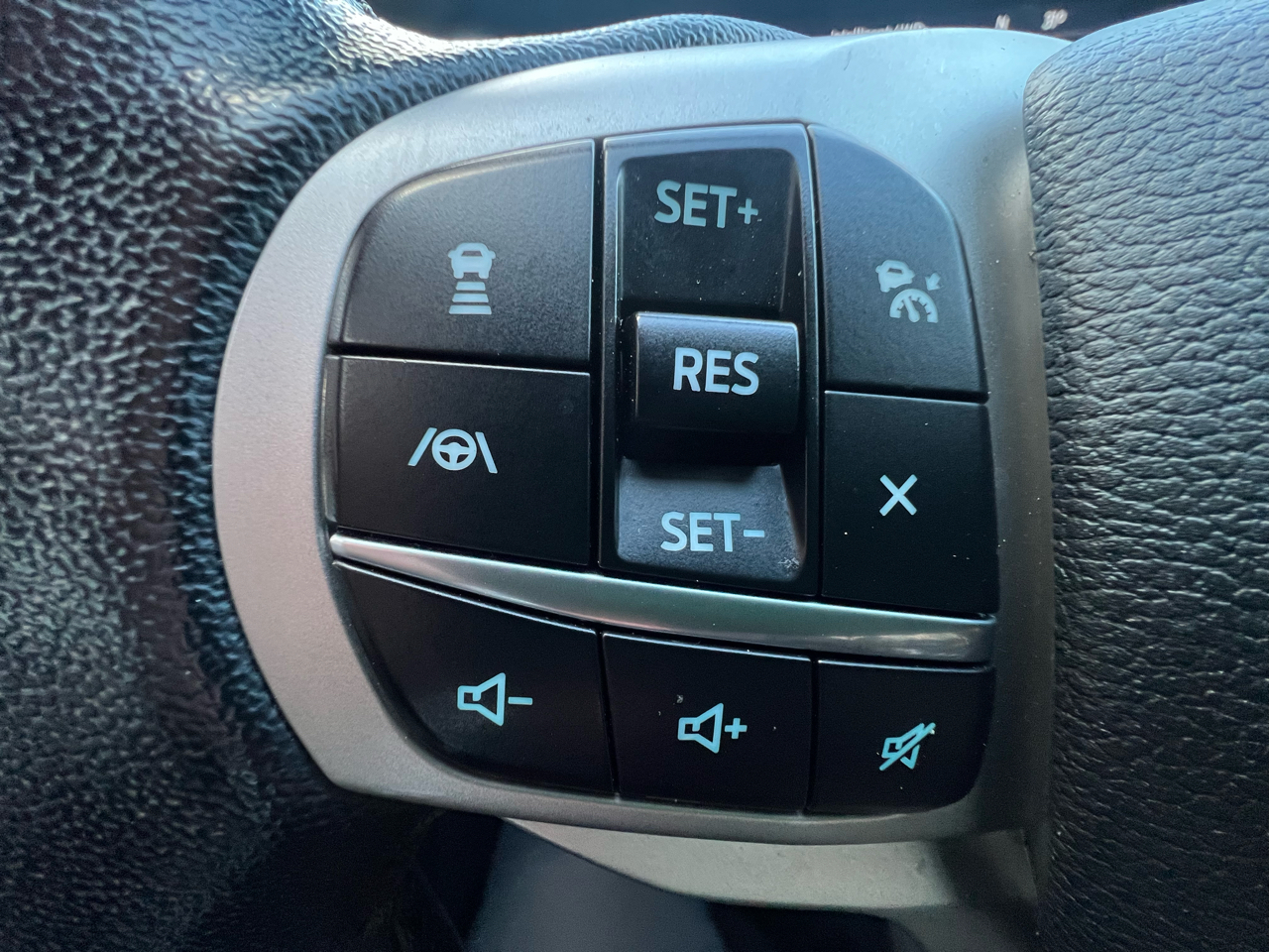 Vehicle image 23 of 32