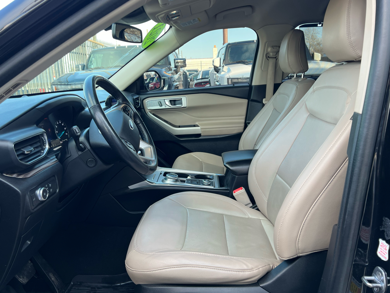 Vehicle image 20 of 32