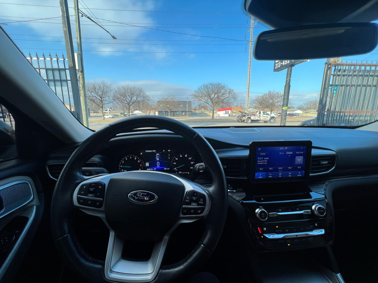 Vehicle image 22 of 32