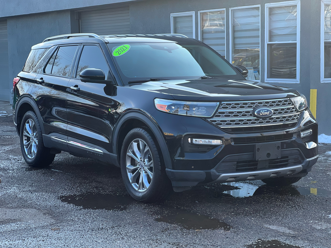 Vehicle image 4 of 32