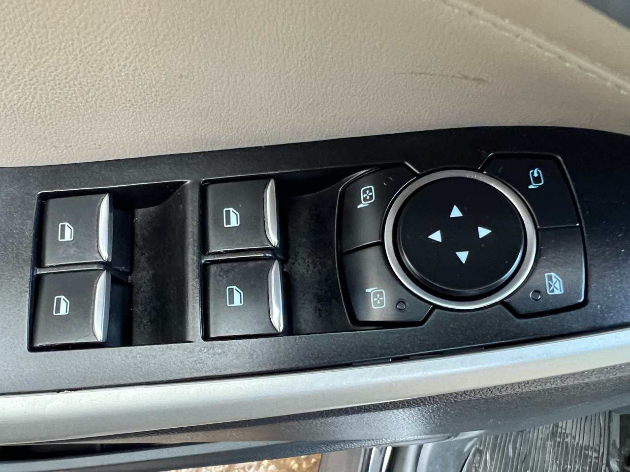Vehicle image 15 of 32