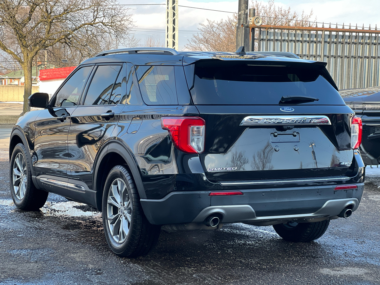 Vehicle image 8 of 32